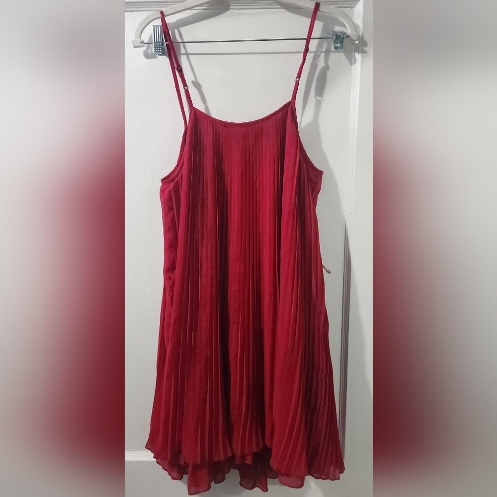 AQUA Scarlet Red Pleated Cami Tank Top Chiffon Overlay size S - Picture 3 of 5